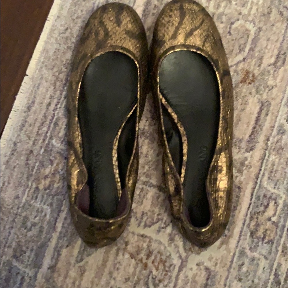 Vera wang metallic snake pattern flats